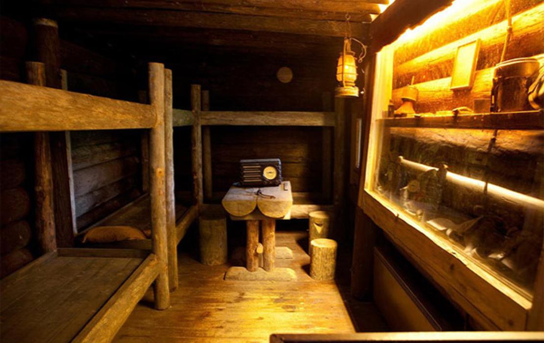 Pihapiiriss&auml; on entis&ouml;ity aito rintamakorsu.