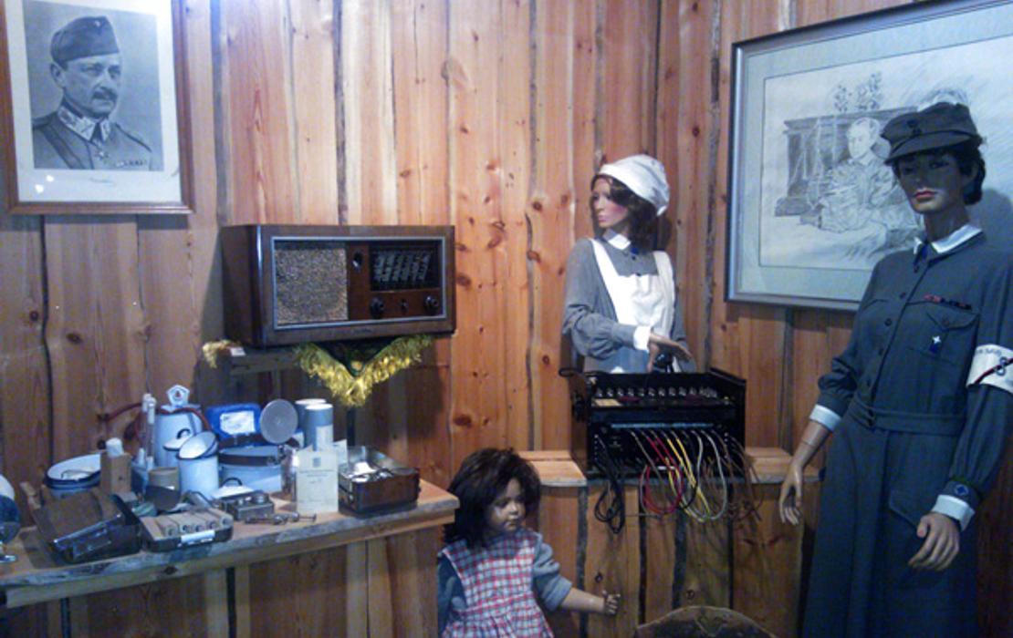 Lotta Sv&auml;rd -n&auml;yttelyn yksi nurkkaus Taistelijan Talolla.