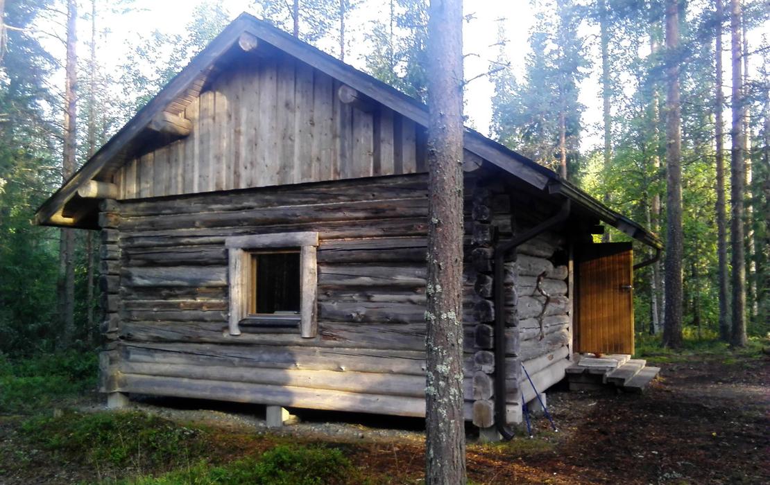 A desert hut called Leimuuk&auml;mpp&auml; on the east side of the Koitajoki River, right next to the border zone.